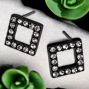 New Designer Earrings Hematite Tone Modern Design Crystals 8N